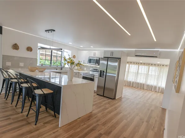 526 Ulumawao St, Kailua, HI 96734
