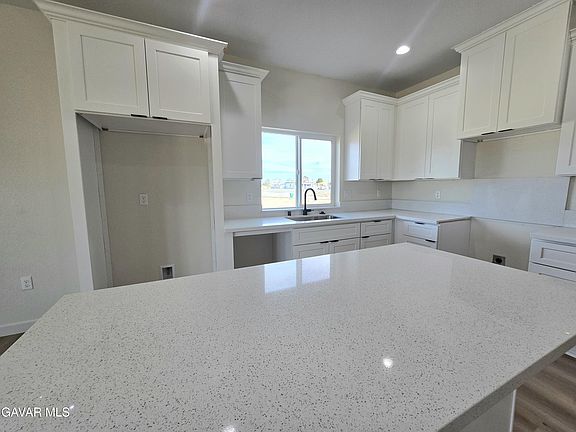 4th image of 21251 Calhoun Ct