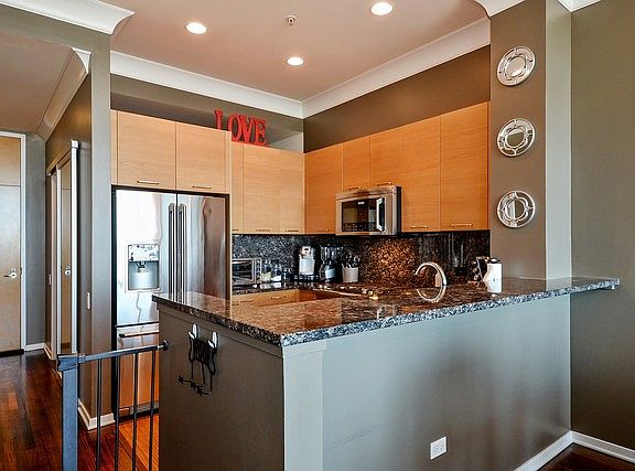 4th image of 500 W Superior St Unit 904