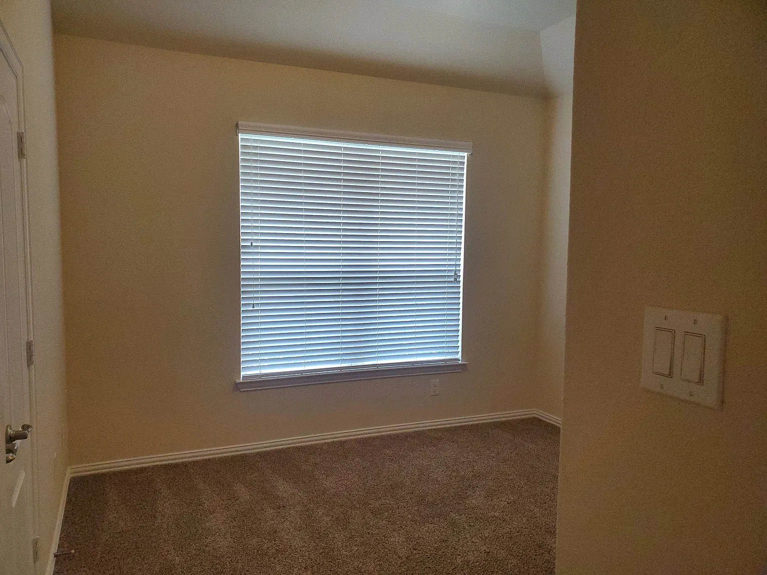 3 bed, 1936 sqft, $2,150 — Photo 3