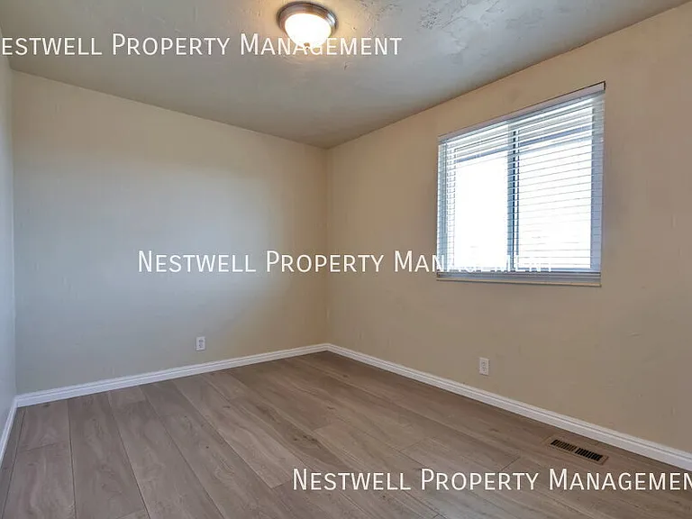 5676 S 3525 W — Photo 11