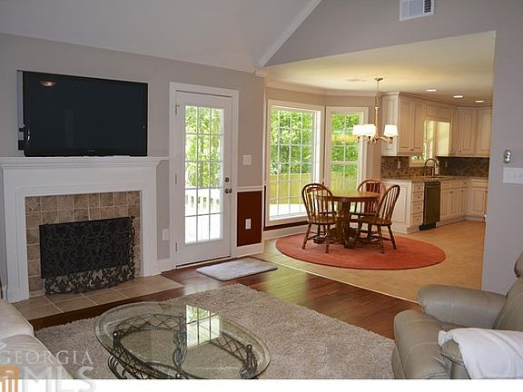 3rd image of 108 N Hidden Lake Dr