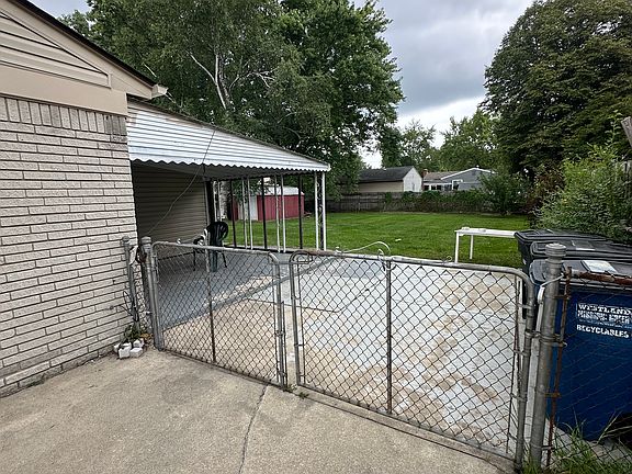 2nd image of 38206 Avondale St