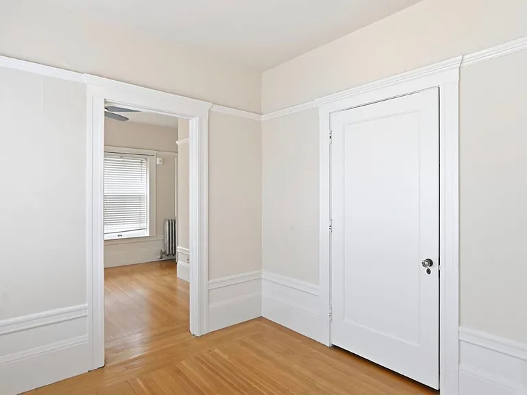 The Townsend Apartments, located at 1029 Oak Street, is a beautiful four-story, historic brick bu... — Photo 20