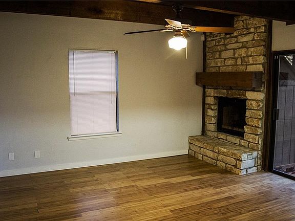 5th image of 302 N Laurelwood Dr
