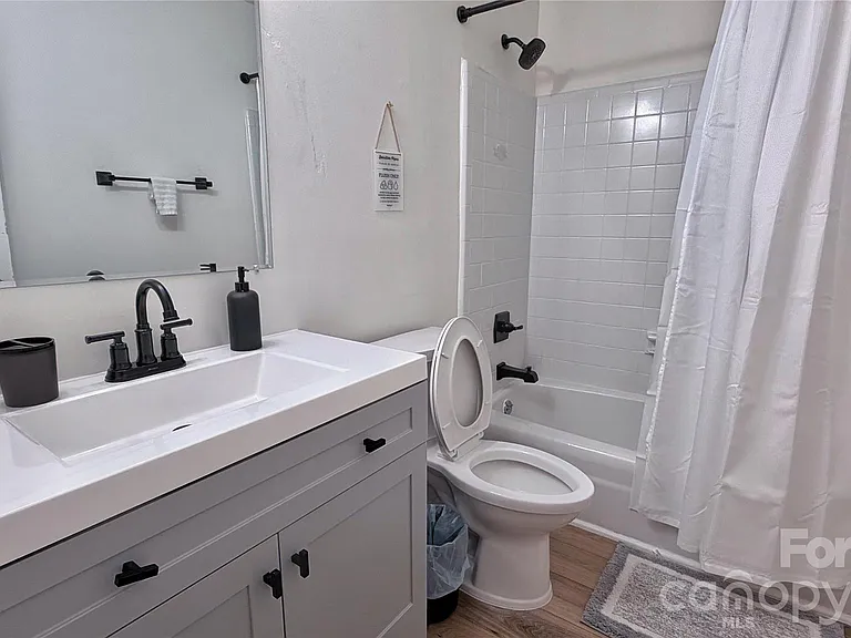 6314 Old Pineville Rd #B — Photo 10
