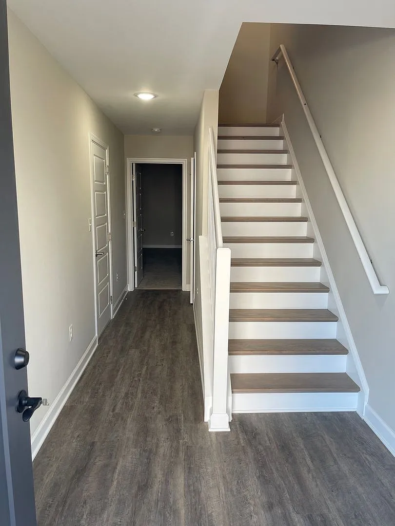 Spacious Luxury Townhome! Outstanding Location! — Photo 4