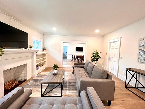 4th image of 63 N Bonnie Ave #2