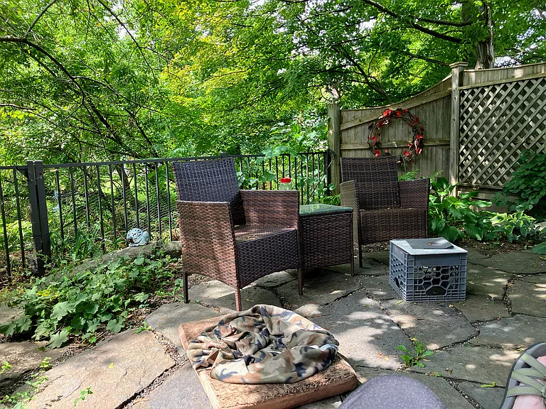 Side Yard/ Garden
