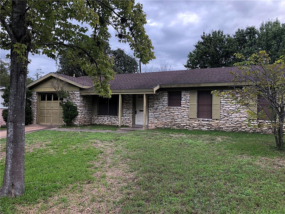 1st image of 2701 Little John Ln