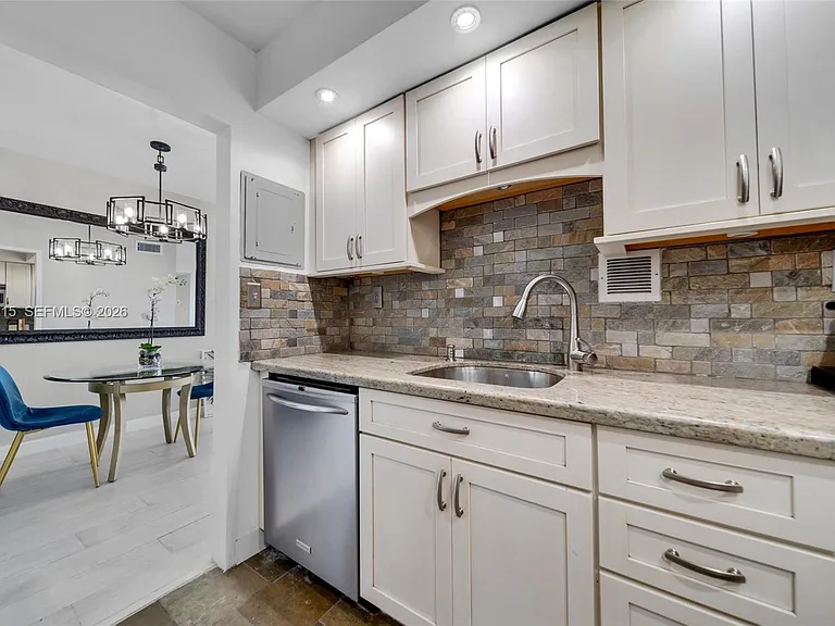 1200 West Ave #15 — Photo 20