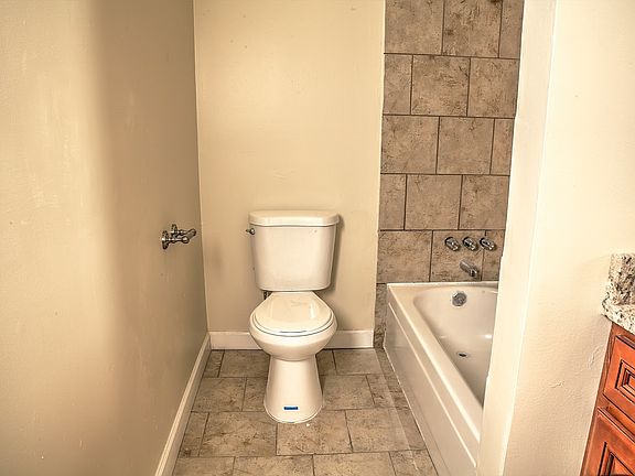 2nd image of 560 Fieldmount Dr