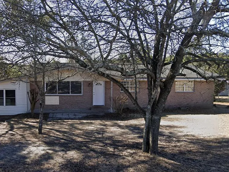 2458 Leslie Cir — Photo 1