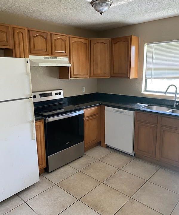 1st image of 129 SE 23rd Pl APT 4