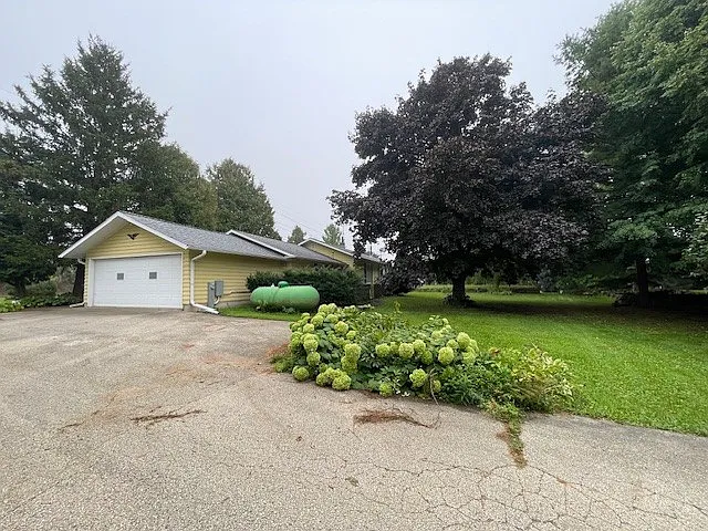 3 bed, 1600 sqft, $2,200 — Photo 3