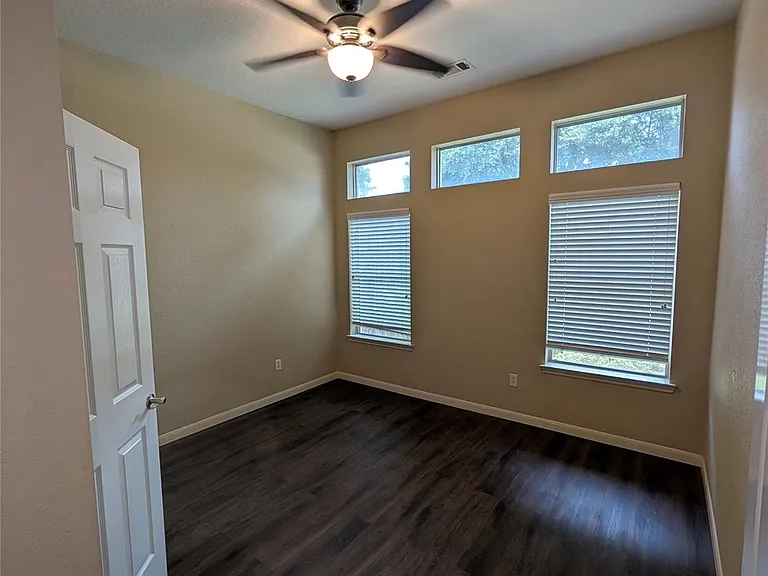 10114 Crescent Bluff Ln — Photo 31