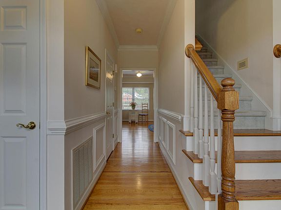 4th image of 5010 Williamsburg Ct