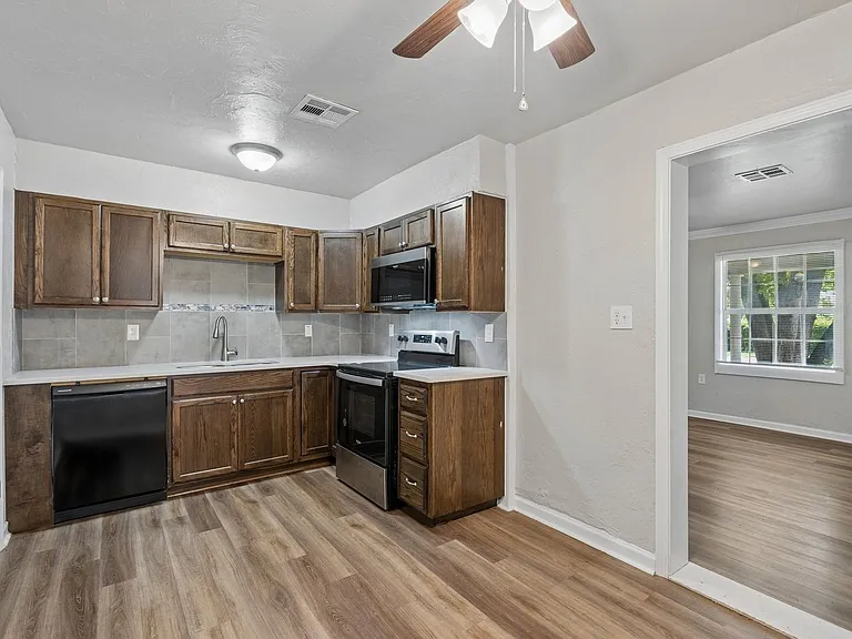 510 N Marshall Dr — Photo 13