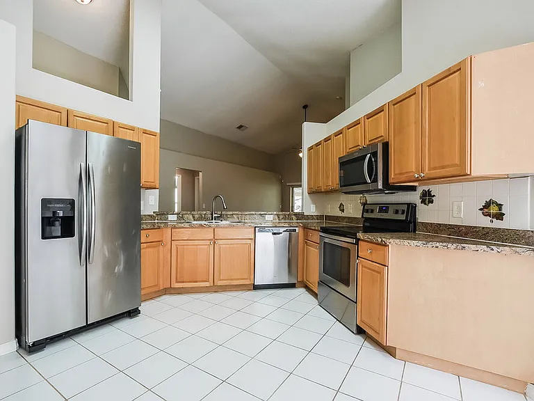 1718 Putney Cir — Photo 6