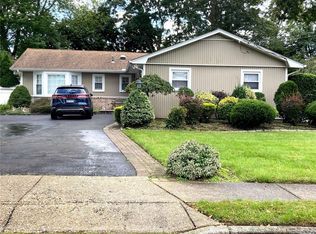 79 Schneider Ln, Hauppauge, NY 11788
