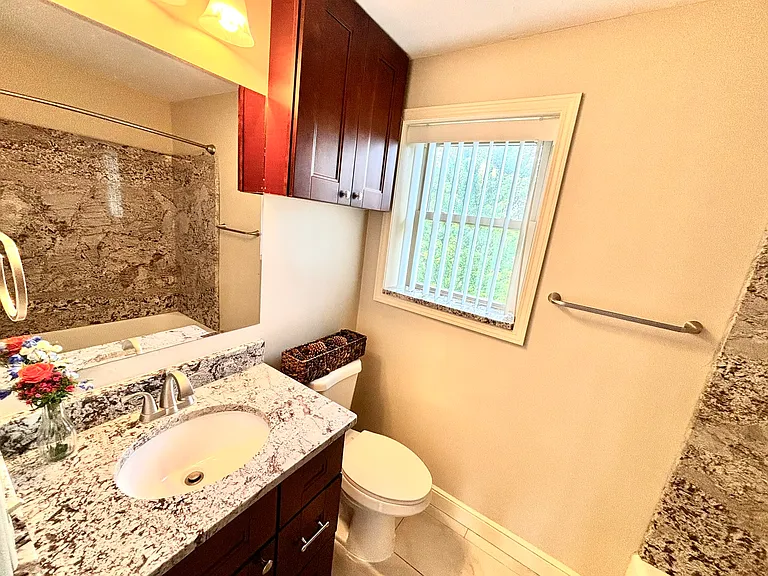 1633 J St #304 — Photo 15