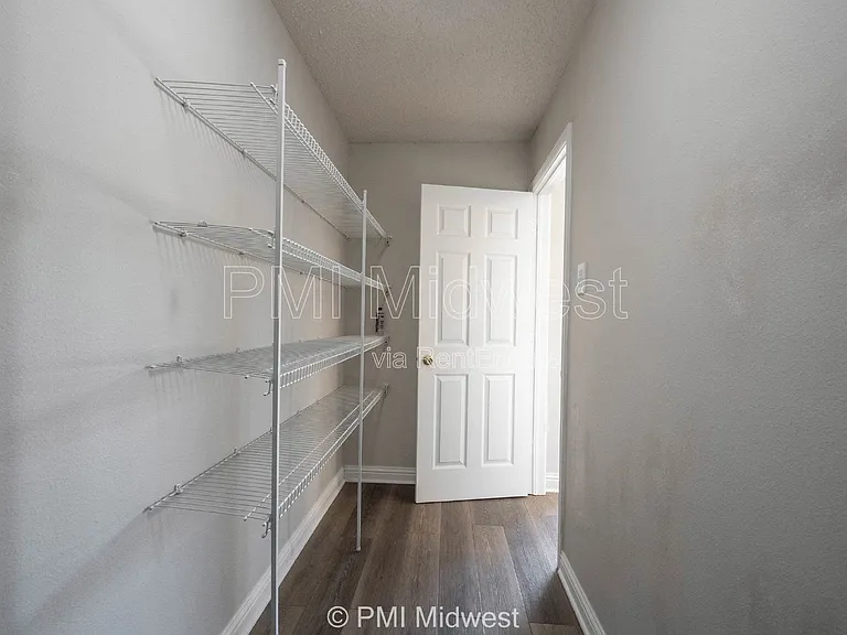859 Runnymede Dr — Photo 20