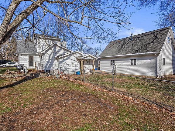 4th image of 16 N Locust St