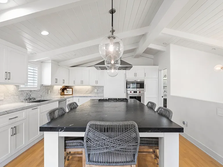 445 Marine Ave — Photo 6