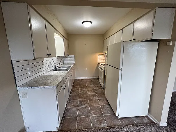 2 bed, 900 sqft, $1,200 — Photo 2