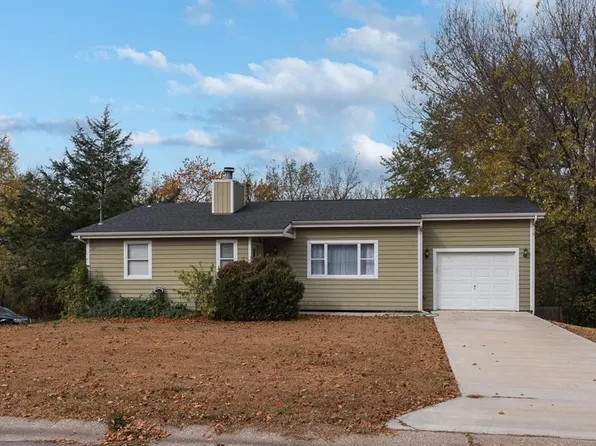 508 Laughlin St, Tonganoxie, KS 66086