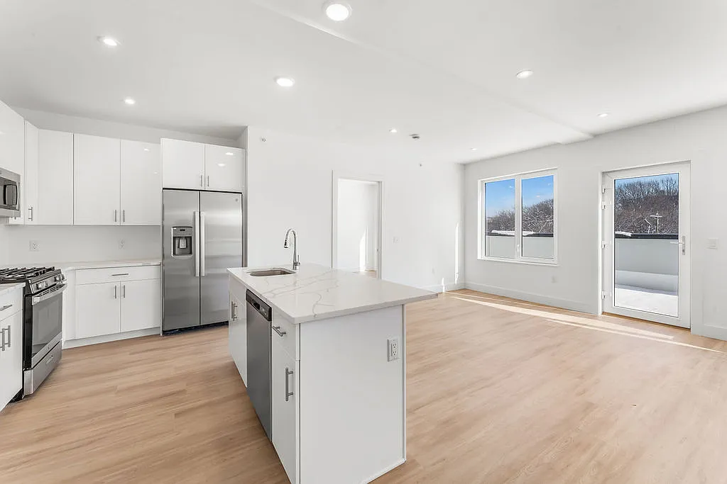 2 bed, 1200 sqft, $3,700 — Photo 2