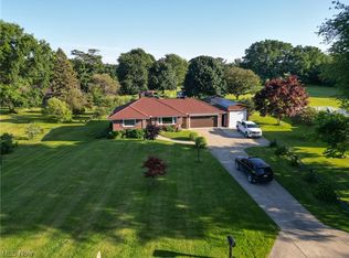 1349 Lake Rd, Conneaut, OH 44030