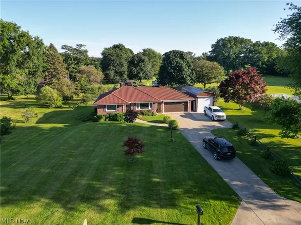 1349 Lake Rd, Conneaut, OH 44030