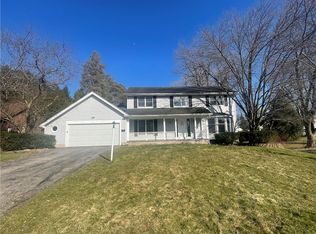 7 Melissa Ln, Penfield, NY 14526