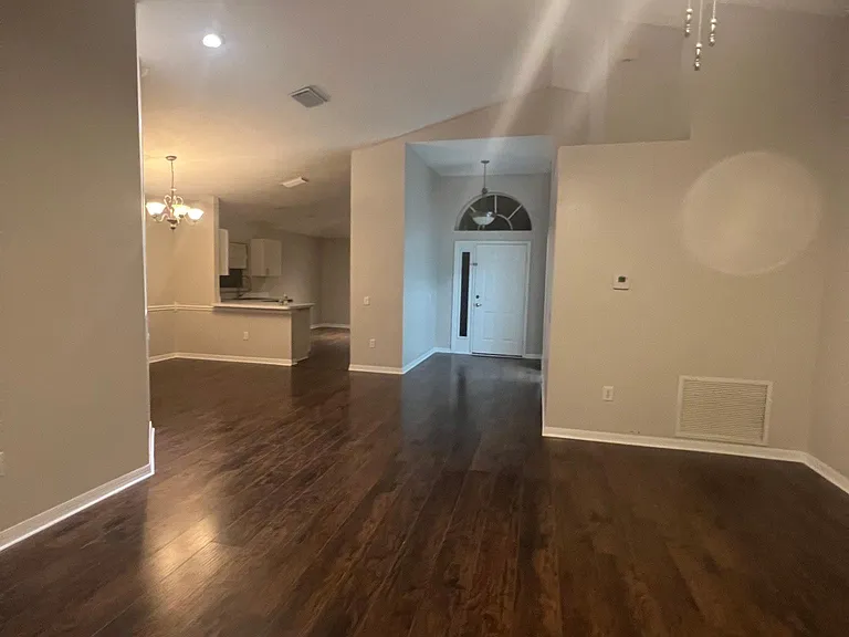 1944 Grenville Ct — Photo 3