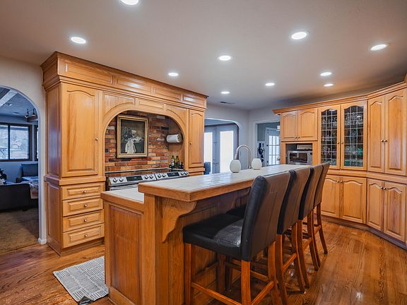 4th image of 980 Cactus Cir
