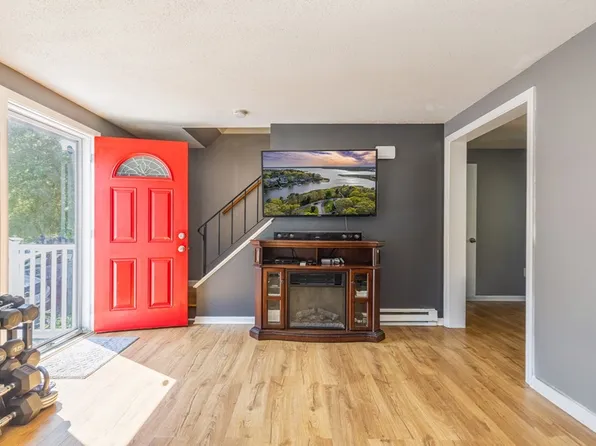 17 Champlain Cir, Dorchester, MA 02124