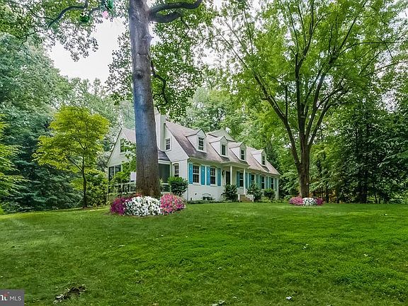 2nd image of 4313 Holly Ln