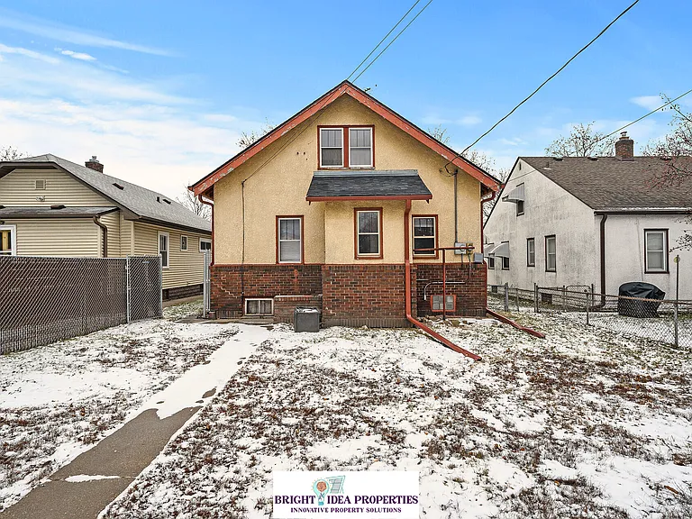 969 Lawson Ave E #2 — Photo 2