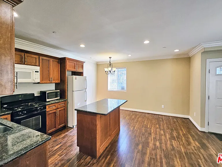 1434 1/2 Ricardo St — Photo 3