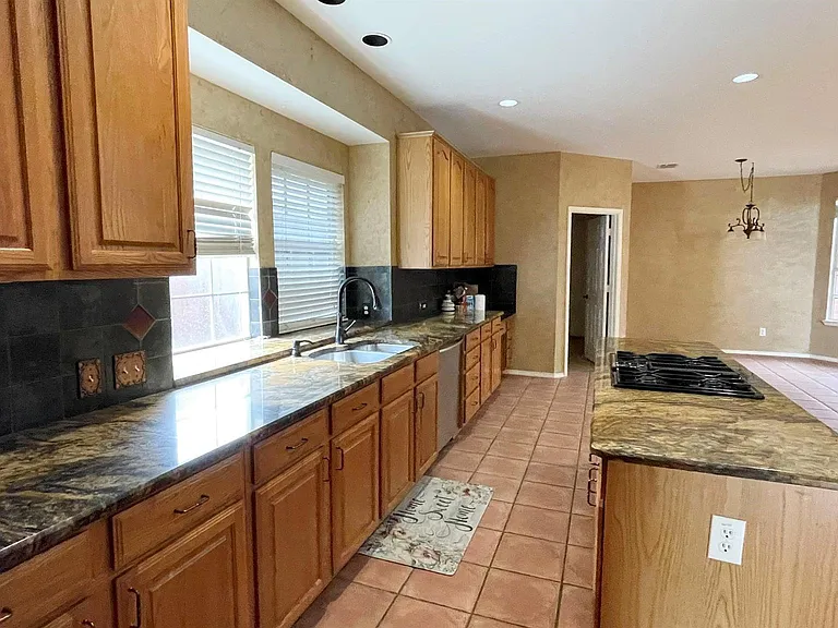 2712 Oakland Hills Dr — Photo 6