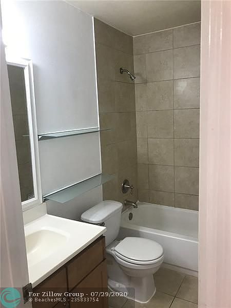 2nd image of 1110 NE 16th Pl #1