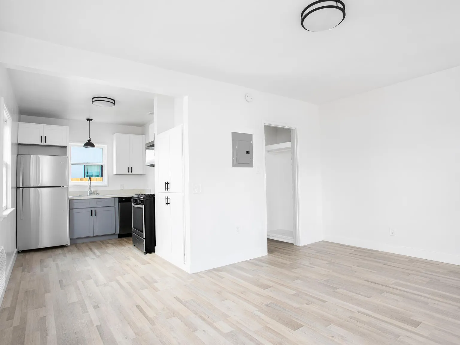 Studio, 410 sqft, $1,800 — Photo 2