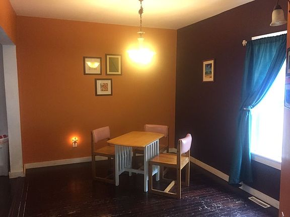 3rd image of 460 E Cambourne St