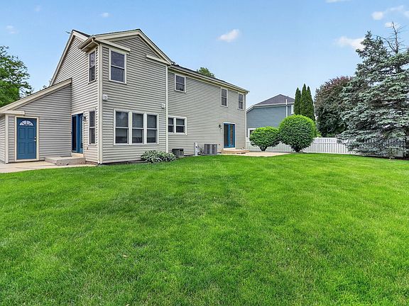 3rd image of 1694 Hampshire Dr
