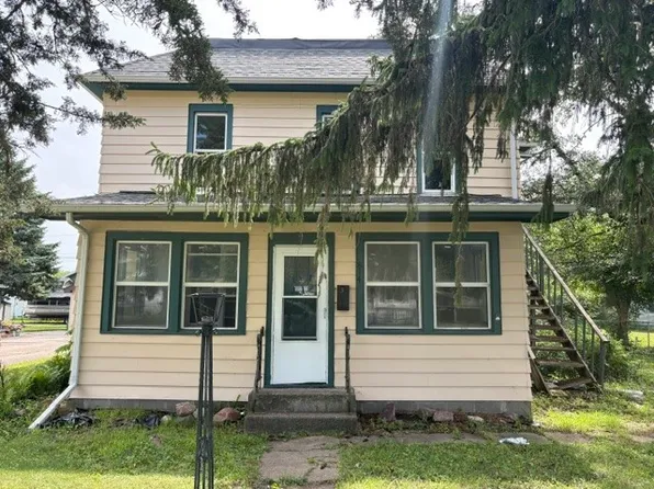 814 W 5th St S, Newton, IA 50208