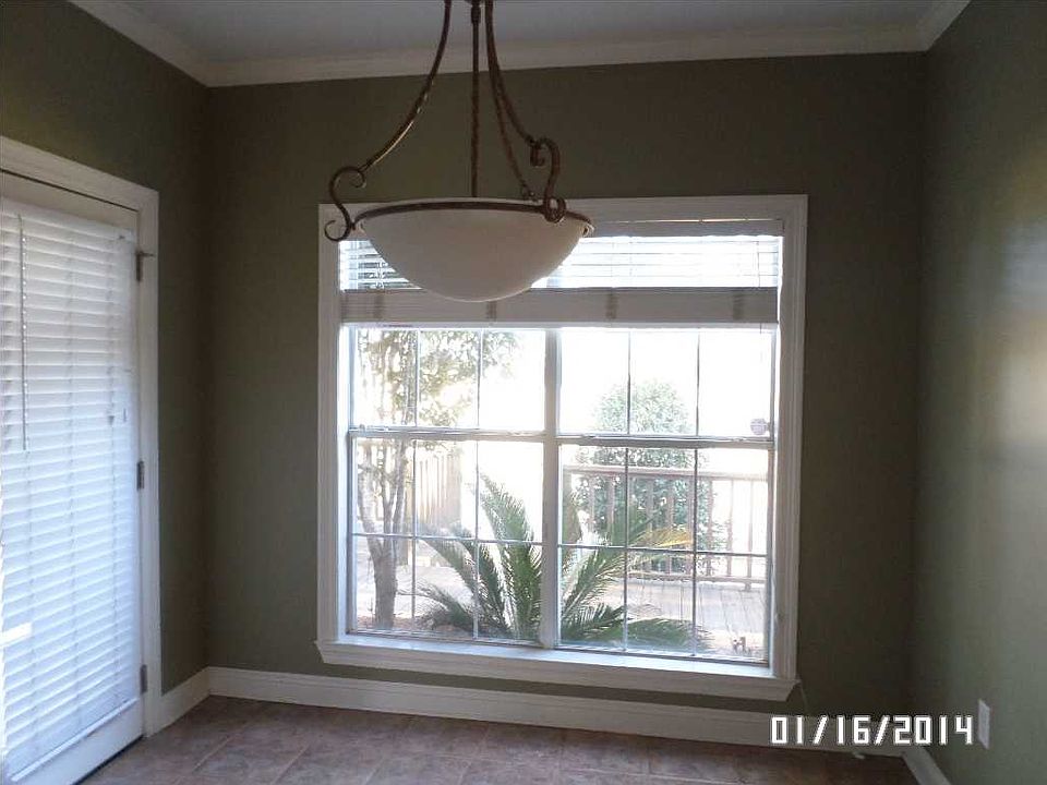 1st image of 207 Woodlands Green Dr