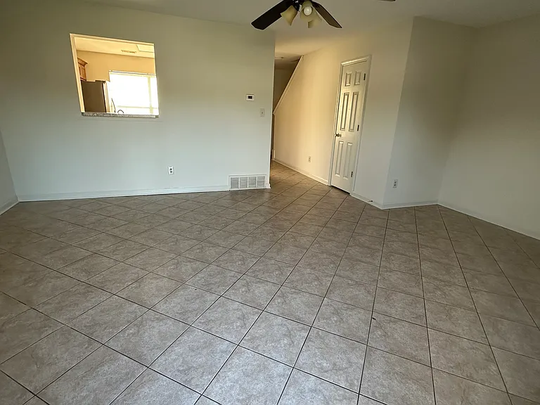 597 Rasco Rd E — Photo 2