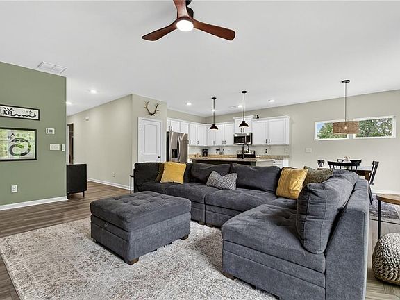 5th image of 437 Tom Avery Dr