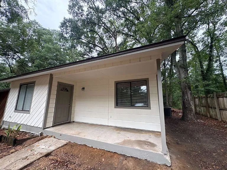 1824 Seay Ct — Photo 1